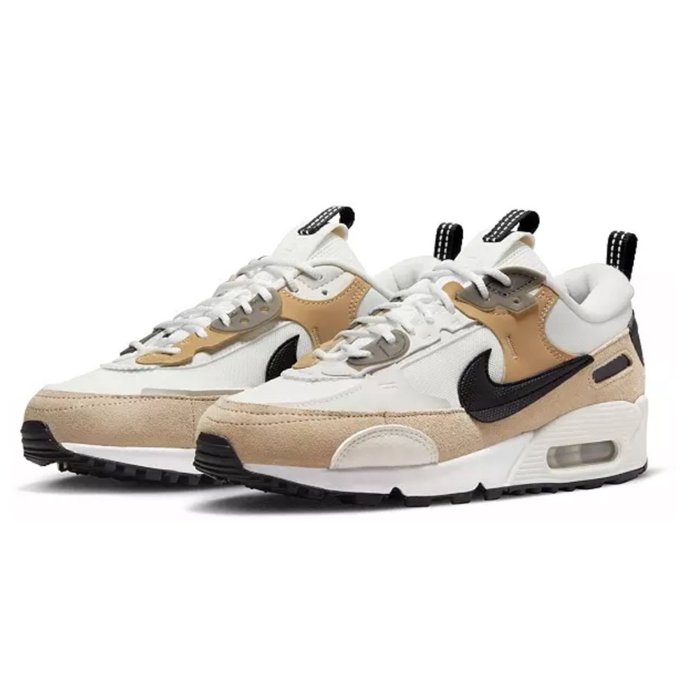 Women’s Nike Futera AirMax excellent condition worn once sz 6. No stains,no box